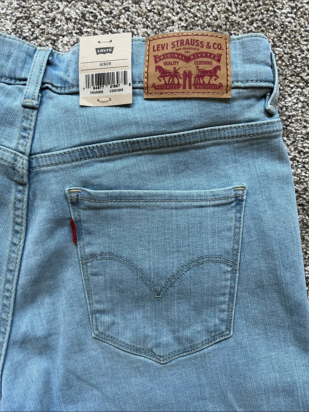Levi's Light Blue Denim Rolled-Hem Bermuda Shorts  size 28